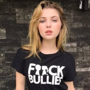 Samantha Hanratty Biography, Age, Early Life, Education, Career, and Net Worth